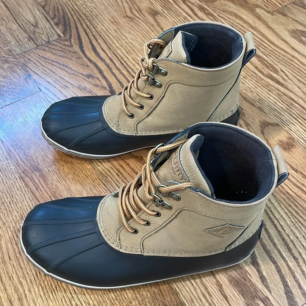 Boy’s Sperry Bowline Storm Boots. Size 5. Excellent to Like New Condition.